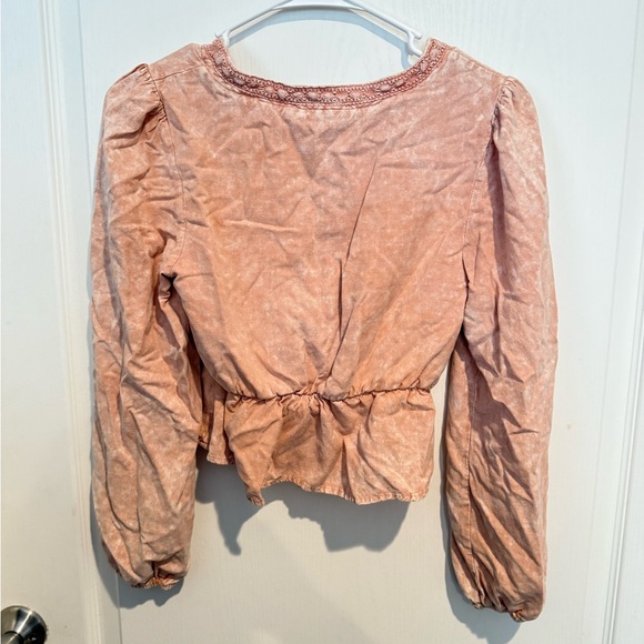 Elegant Peach V-Neck Blouse - Picture 3 of 3